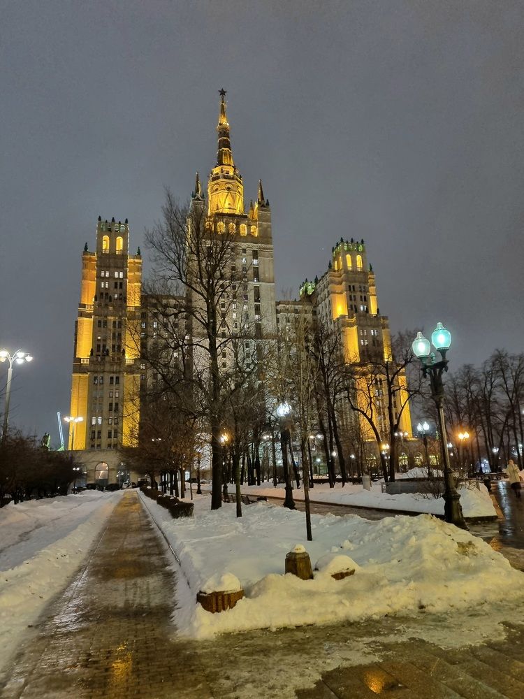 Высотка на Кудринской площади