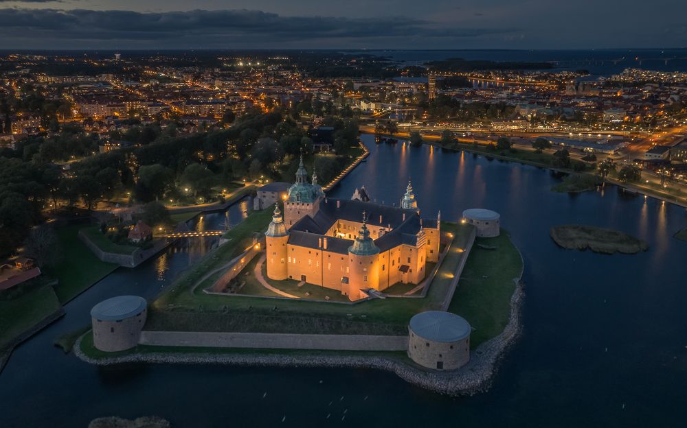 Kalmar Castle at night