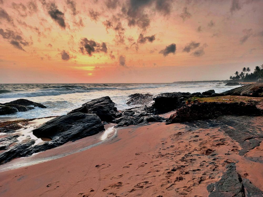 Вечерний багряный закат