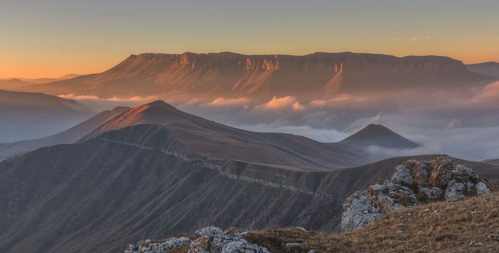 На закате дня.