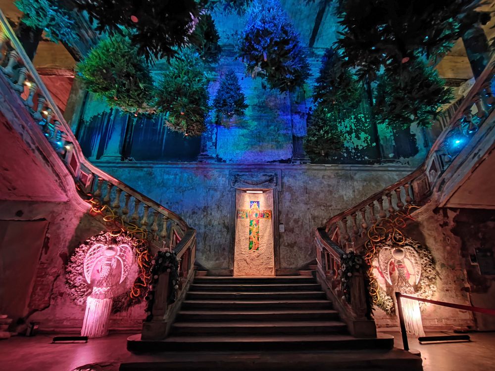 Пока часы 12 бьют