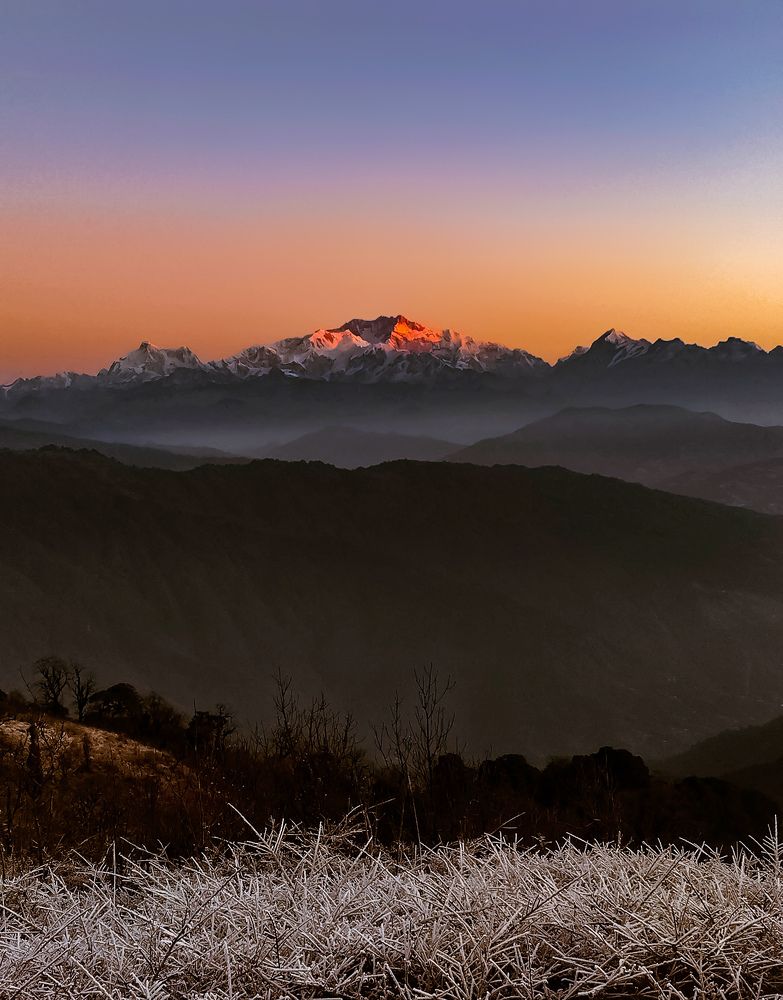 Chasing Sunrise: Kanchenjunga’s Golden Embrace ✨