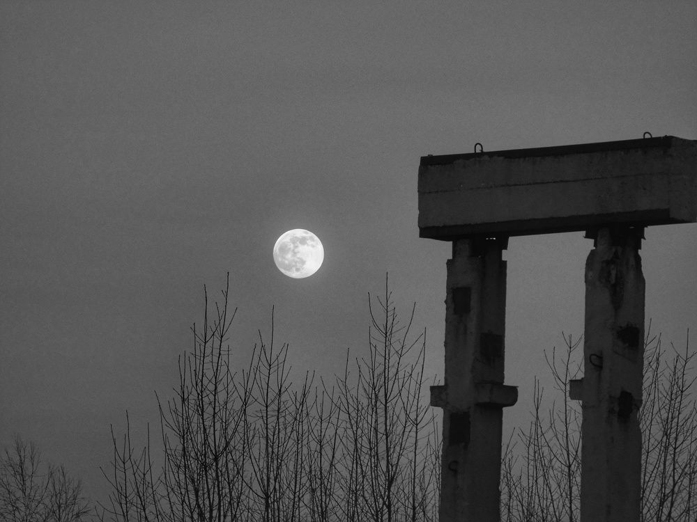 Полнолуние в промзоне