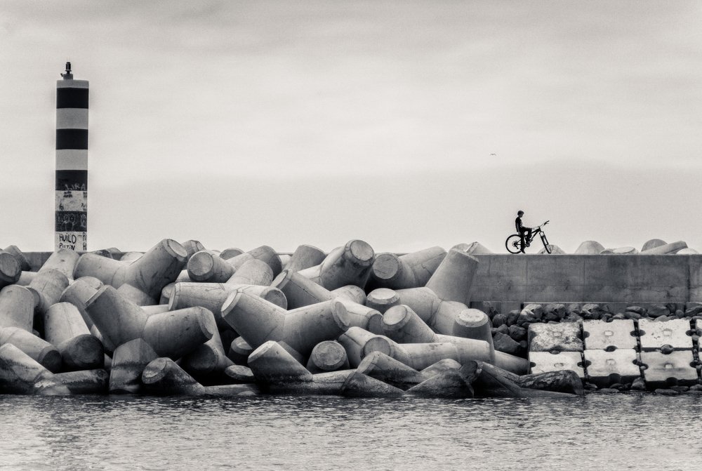 Набережная Фуншала. Португалия. Из серии "ТУШИТЕ ЦВЕТ"