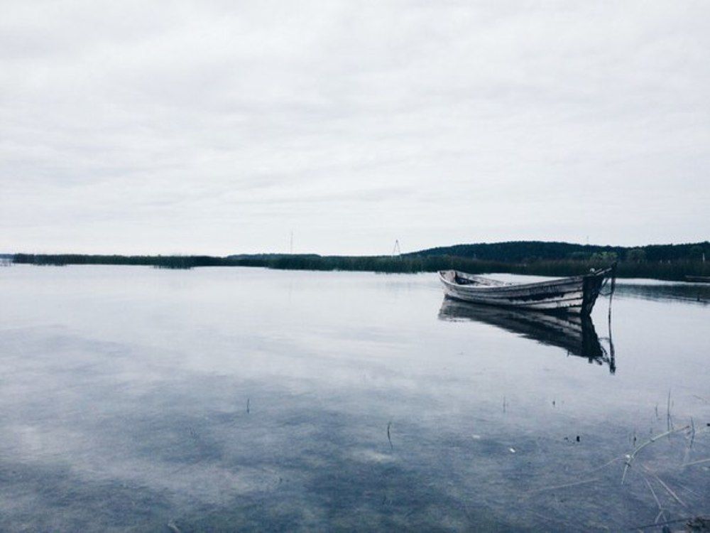 "Лодка разбилась о быт"
