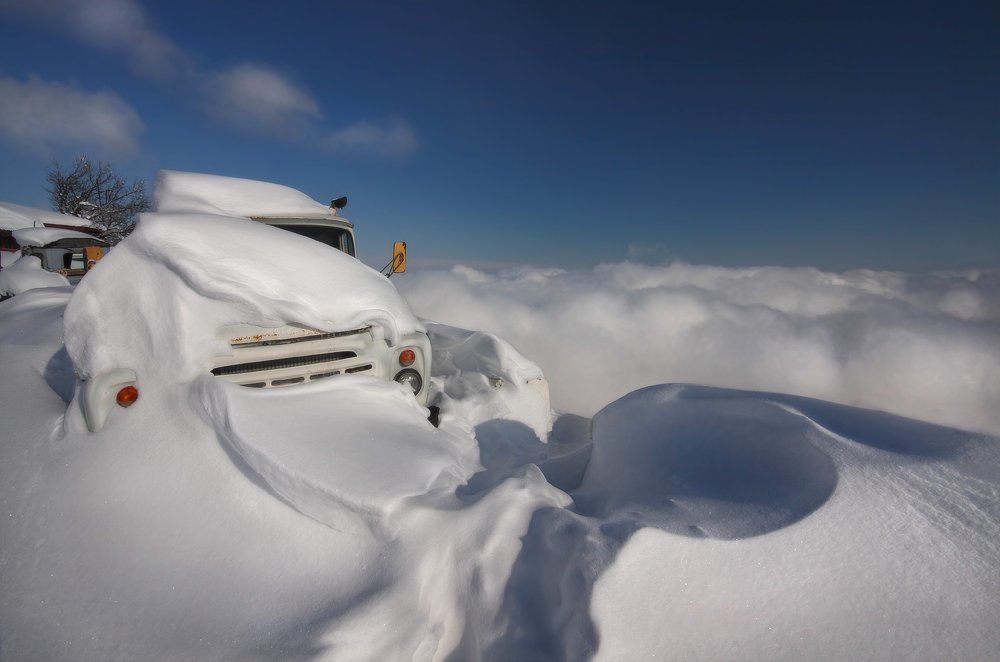 Мороз снежком укутывал - смотри не замерзай...