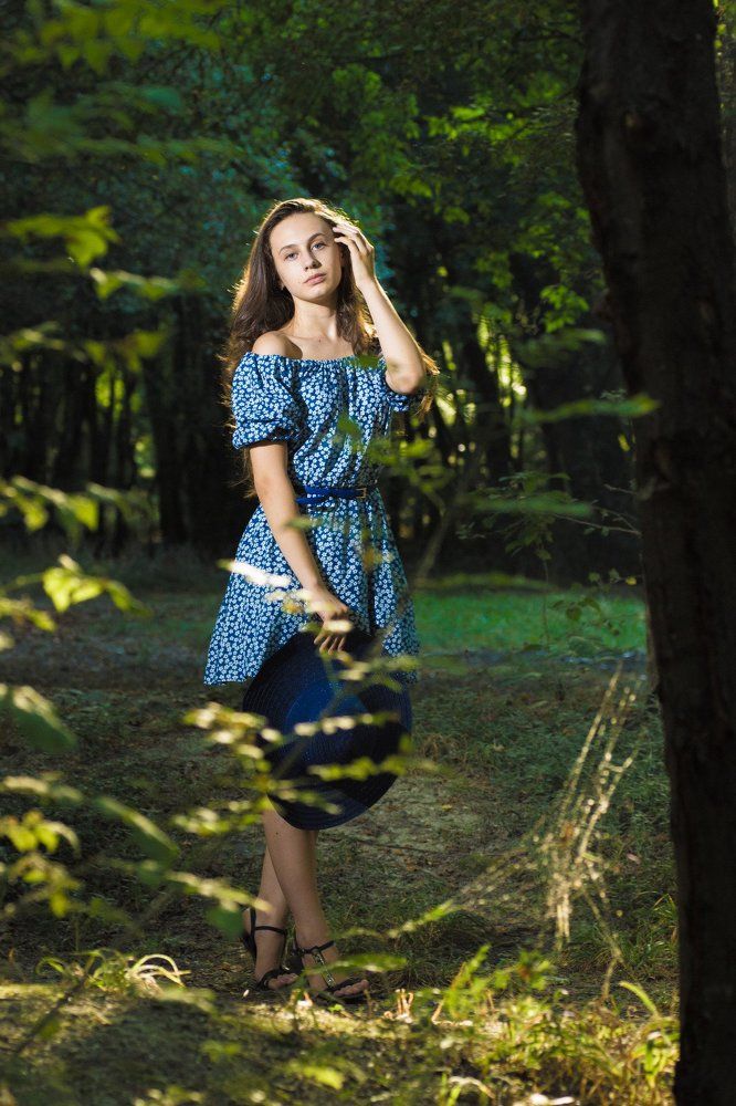 девочка в лесу