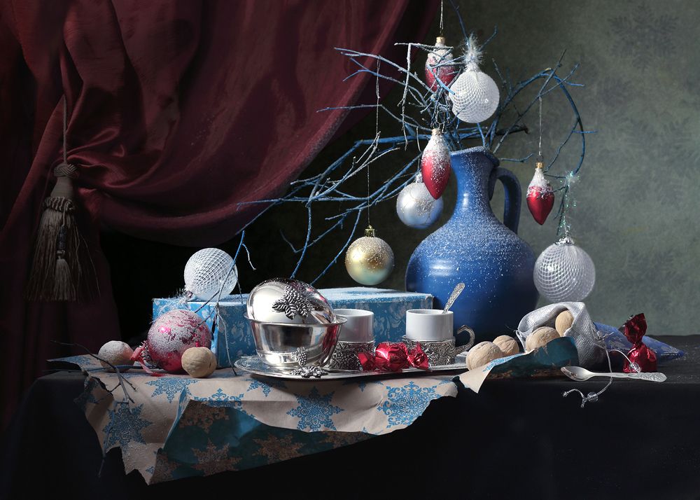 Натюрморт с новогодними подарками.