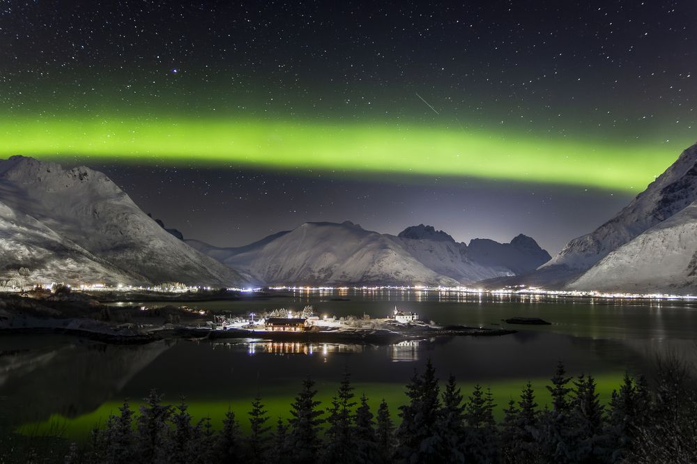 Northern lights in beautiful Lofoten