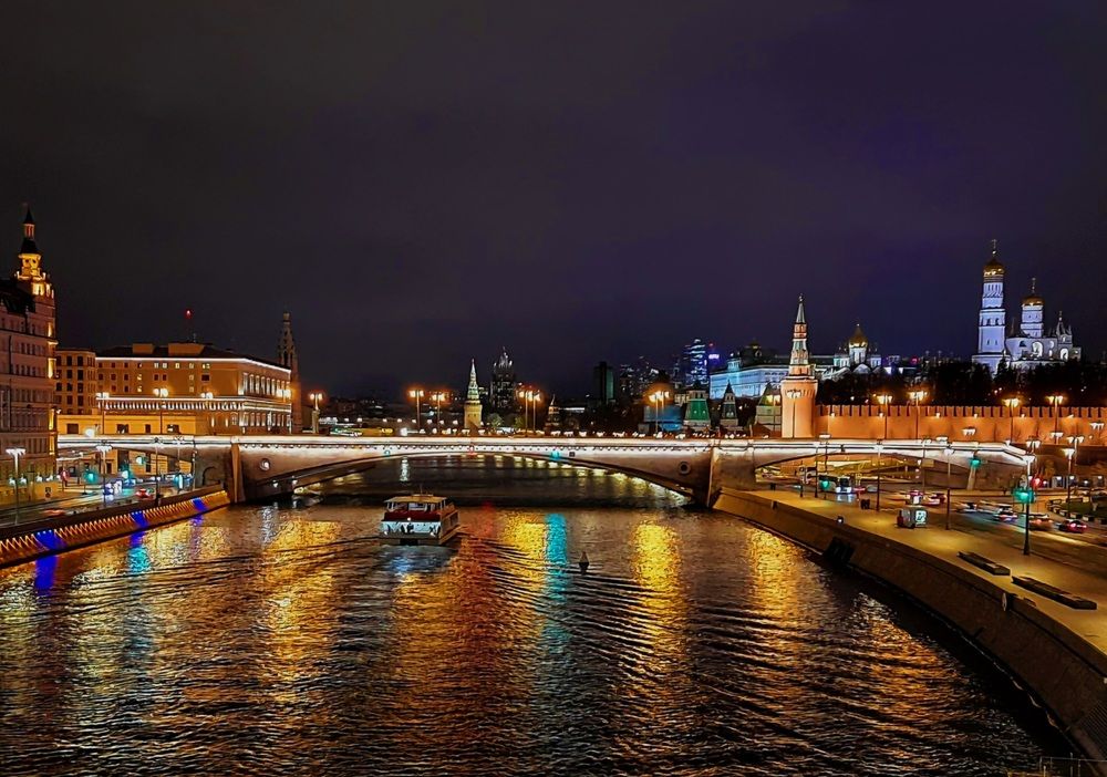 На горизонте Кремль.