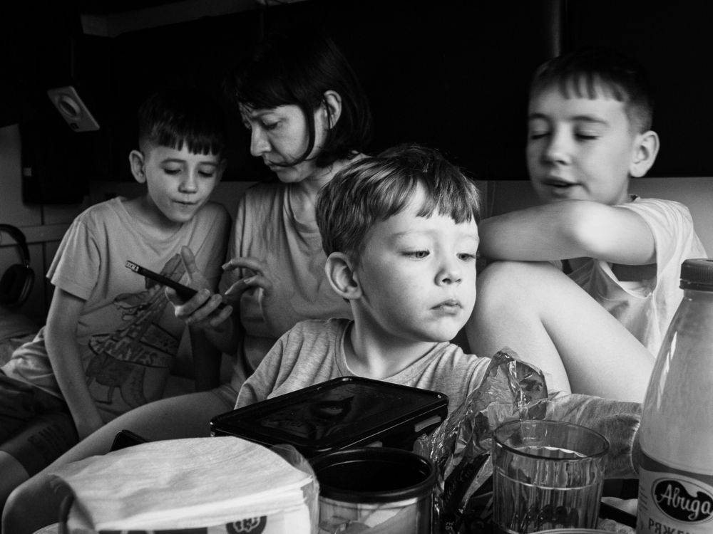 Семья в поезде