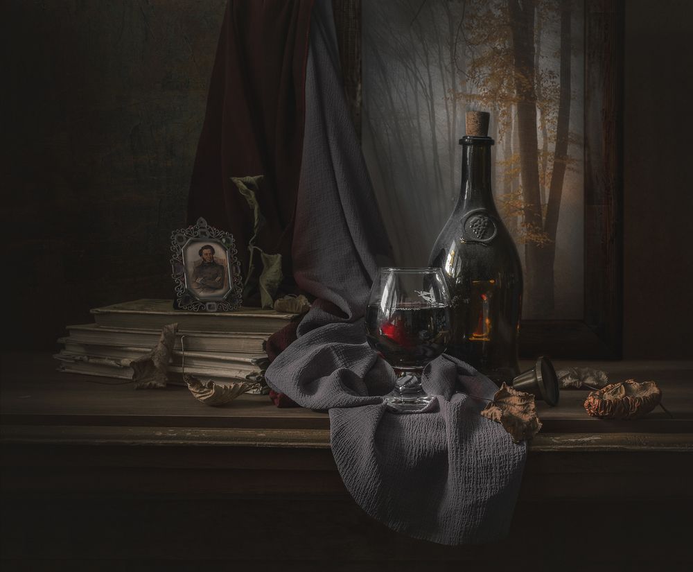 Роняет лес багряный свой убор...