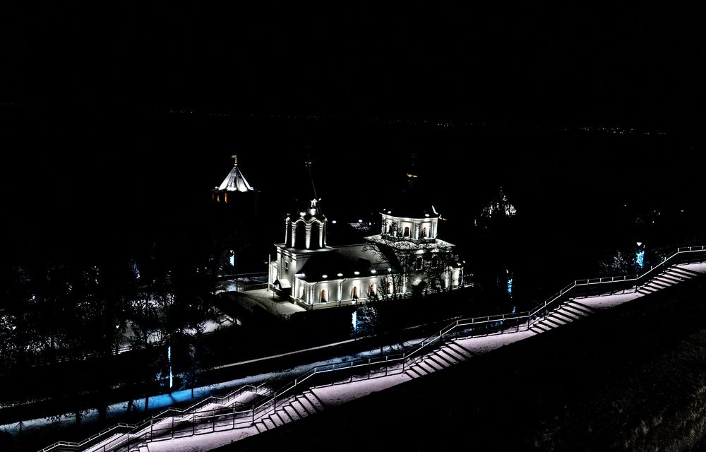 У подножия кремлевского холма