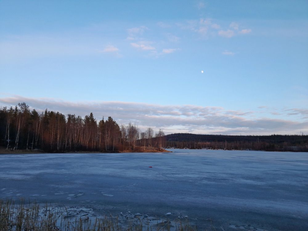 Озеро в Мурманской области