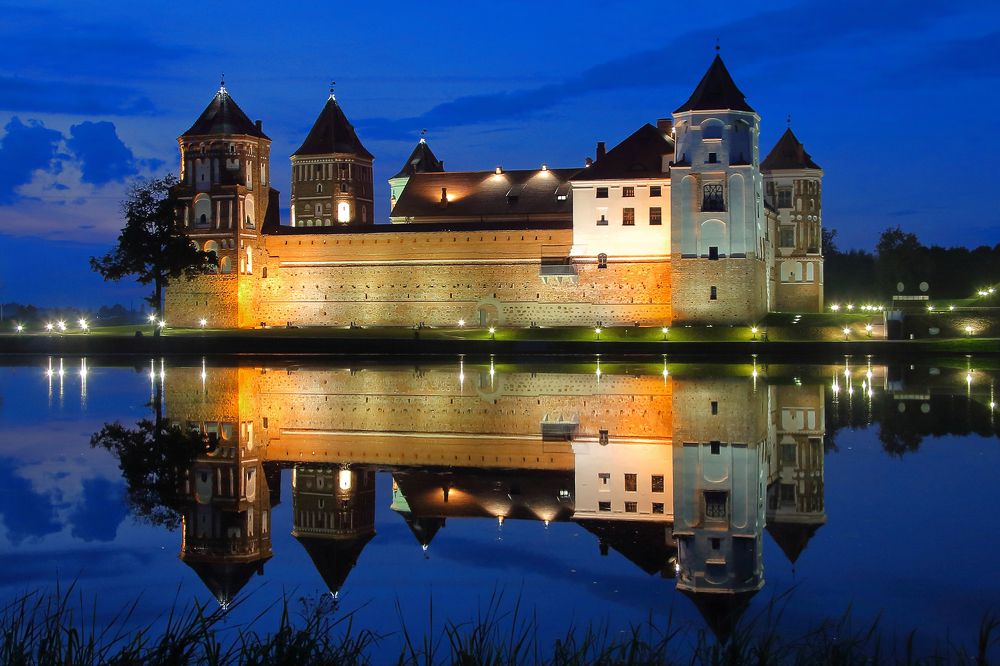 Мирский замок. Отражение истории.