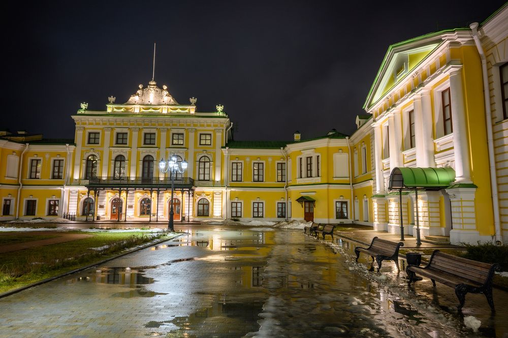 Дворец в ночи