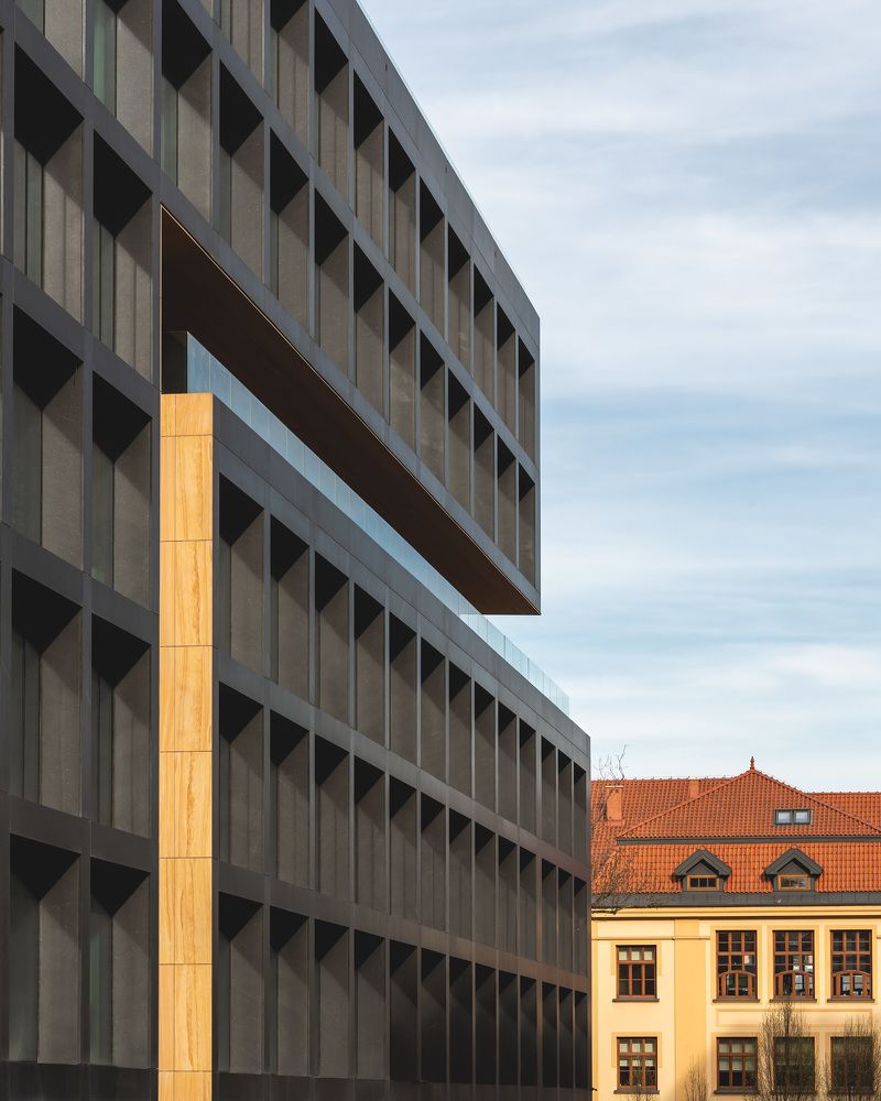 Photograph by Anton Leonchikov