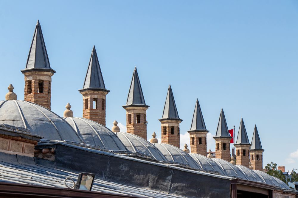 Historical architecture of modern cities