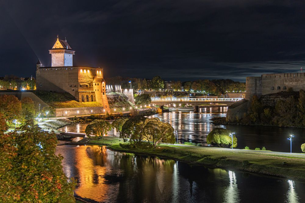 Two fortresses... Narva river...