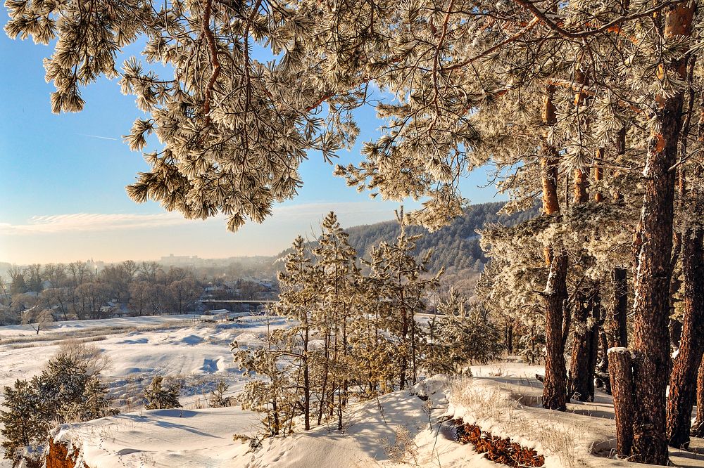 У самого края с инеем