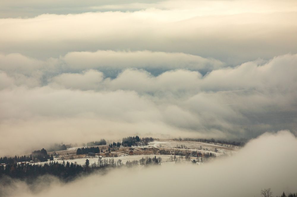 Cudowne góry tonące w chmurach