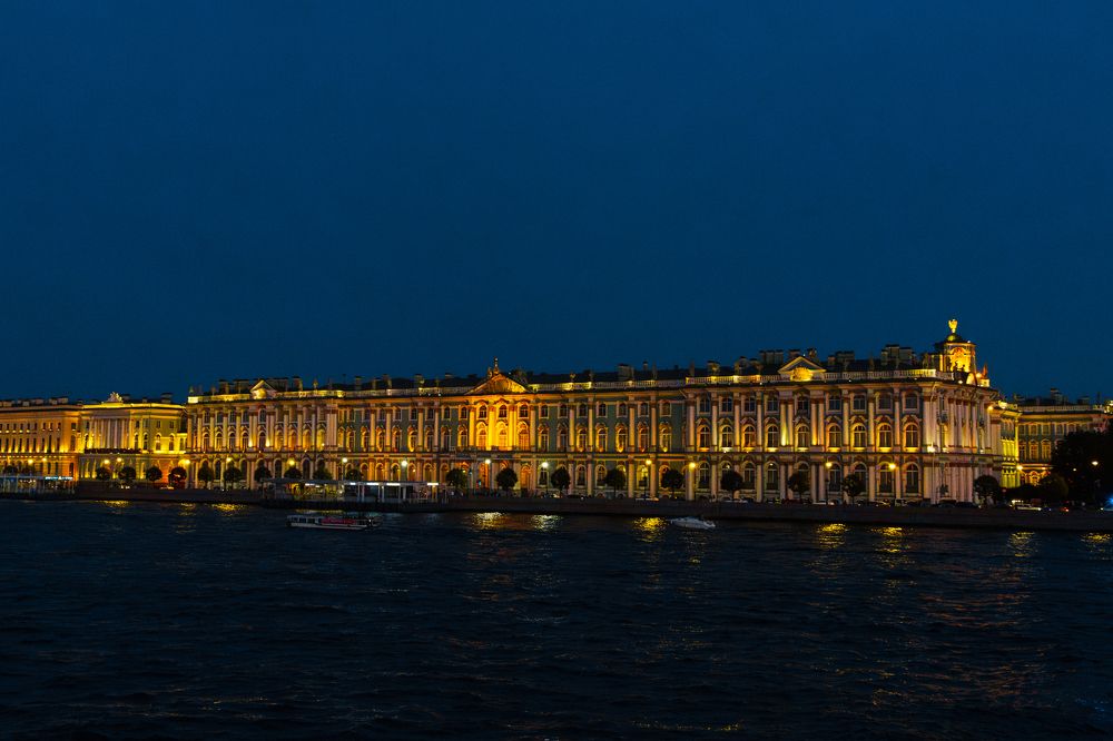 Фотография автора Максим Грибанов