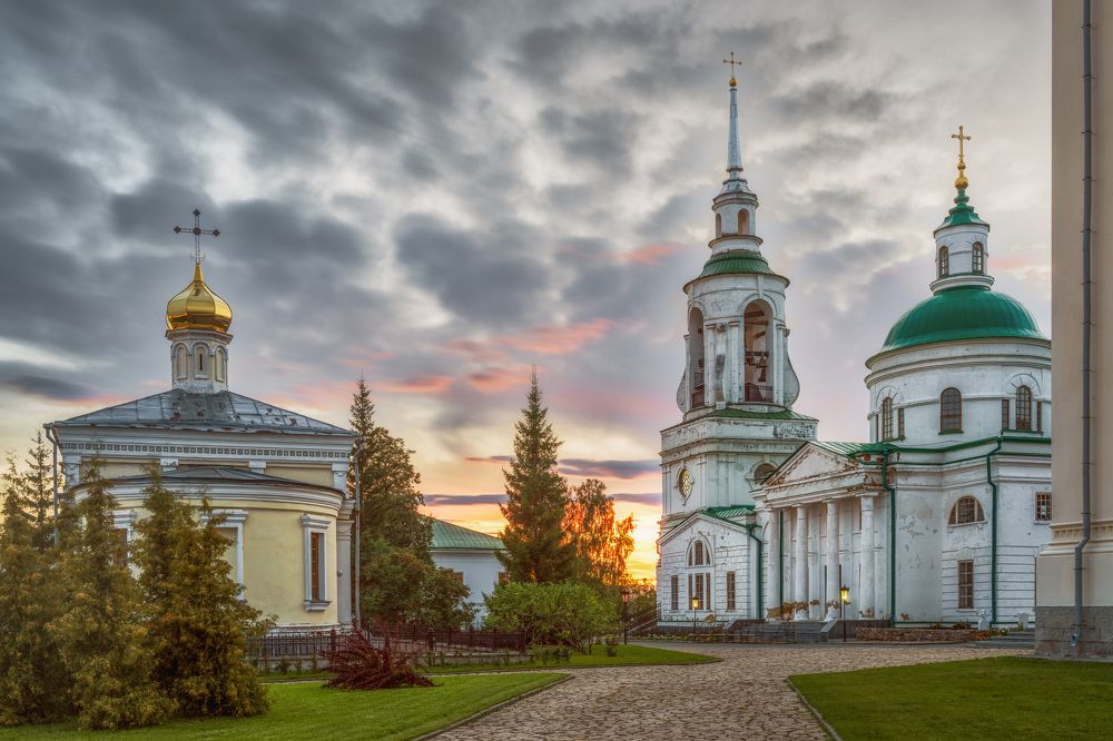 Храм во имя Преображения Господня и Церковь Николая Чудотворца в Николаевском монастыре (Верхотурье, Свердловская область)
