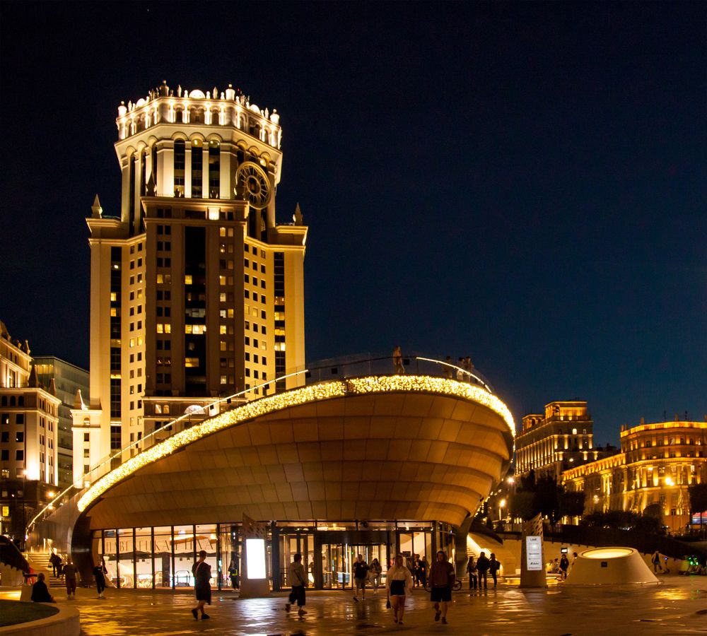 Площадь Павелецкого вокзала/Paveletsky railway staition"s square