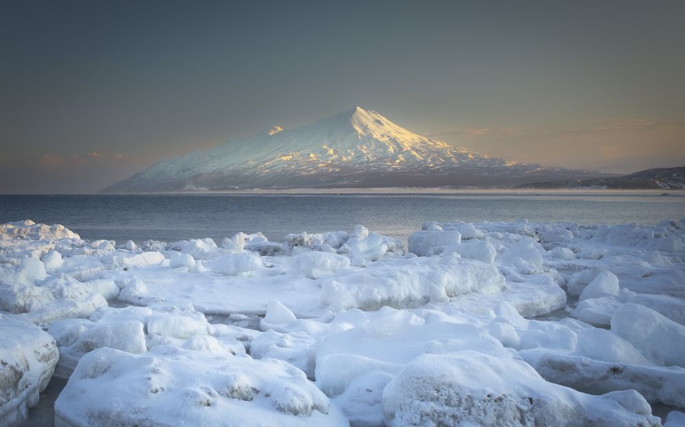 Рассвет в бухте Белавина