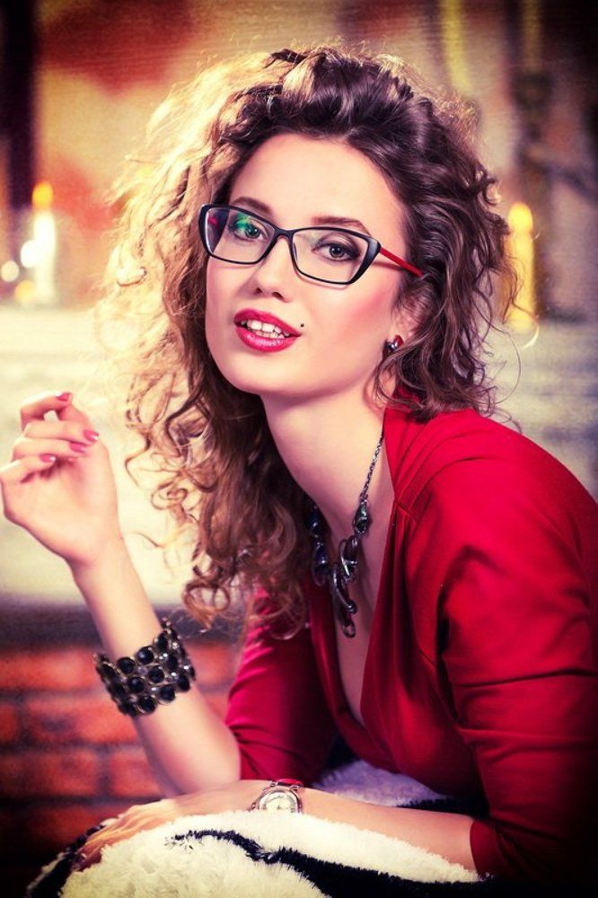 Девушка в очках