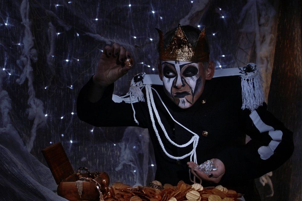 Царь Кощей над златом чахнет