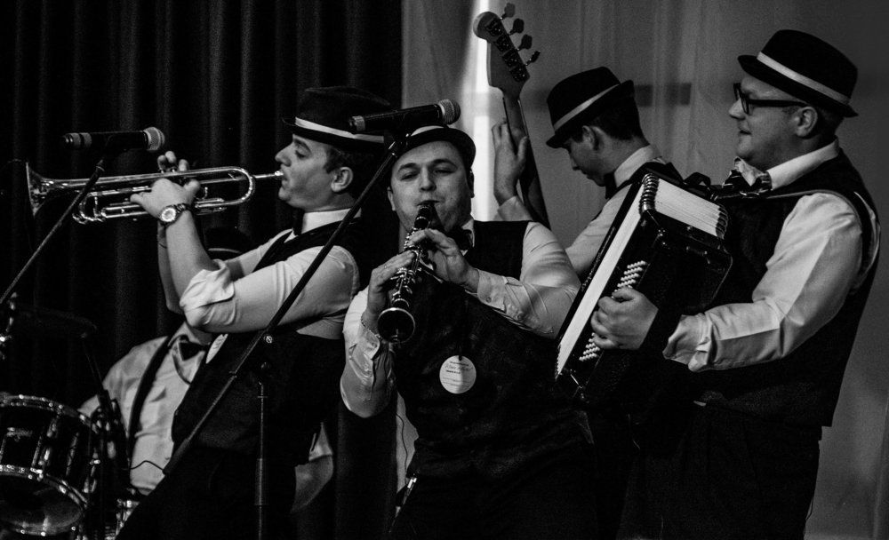 Полностью в музыке