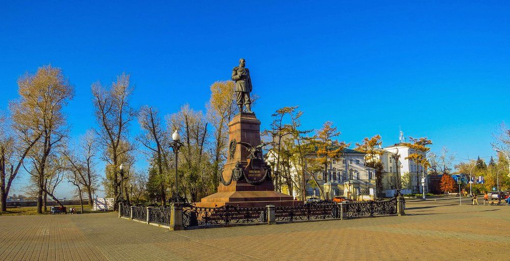 Памятник российскому императору Александру III в Иркутске