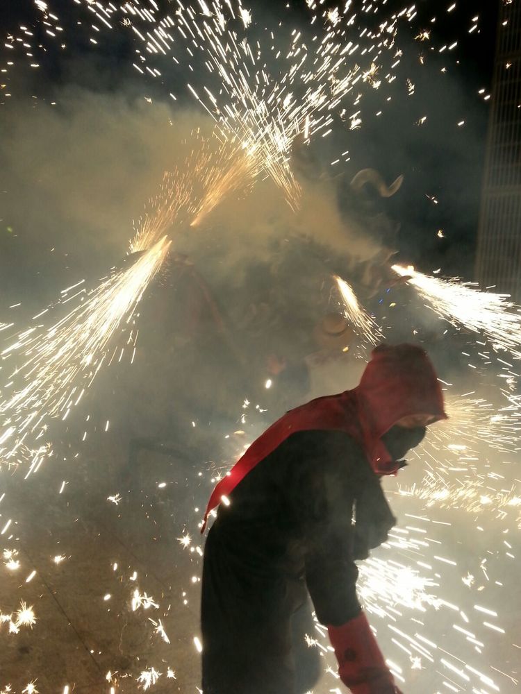 Фейерверк  на празднике в Барселоне