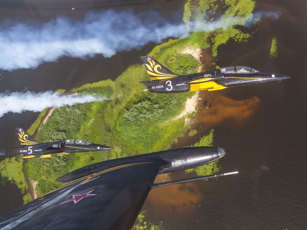 Над Россией!