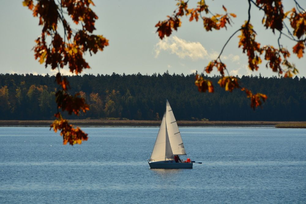 Под парусом