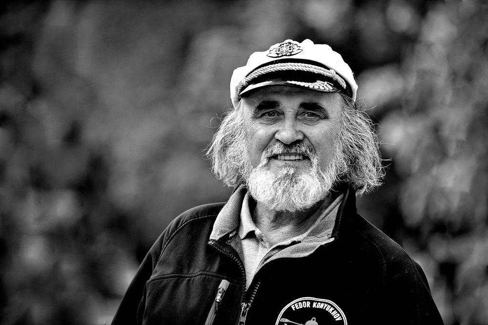 Уличный портрет художника.