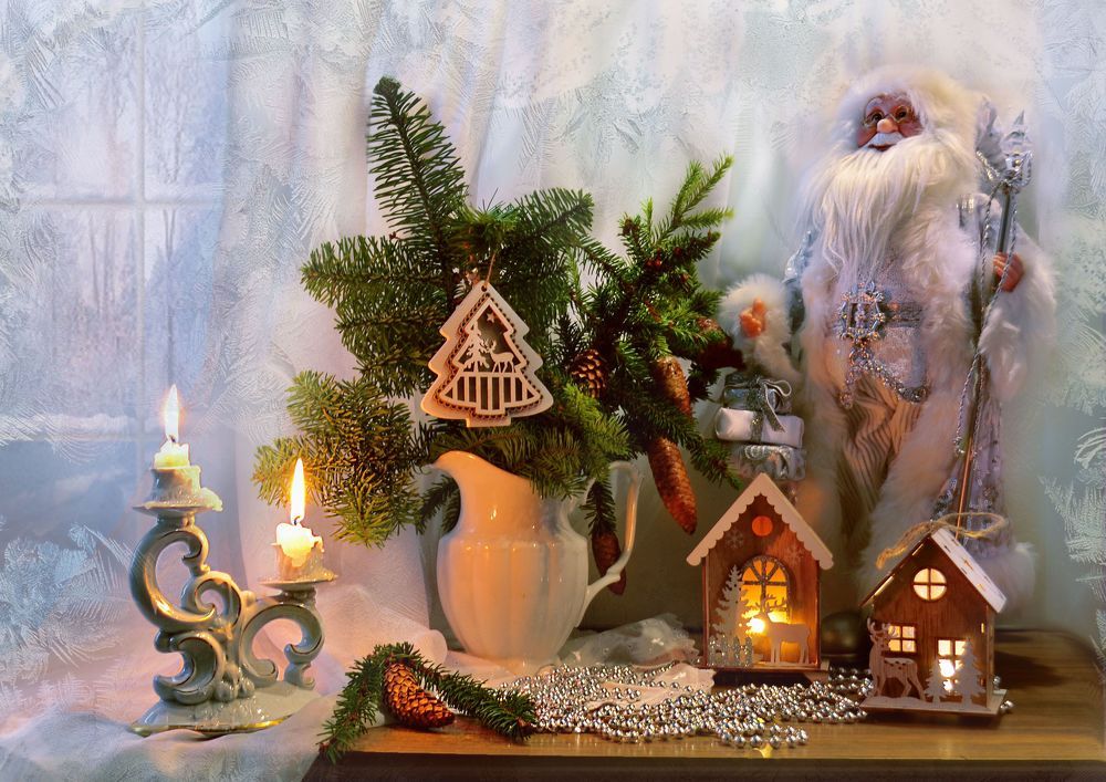 Под тихий звон игрушек новогодних...