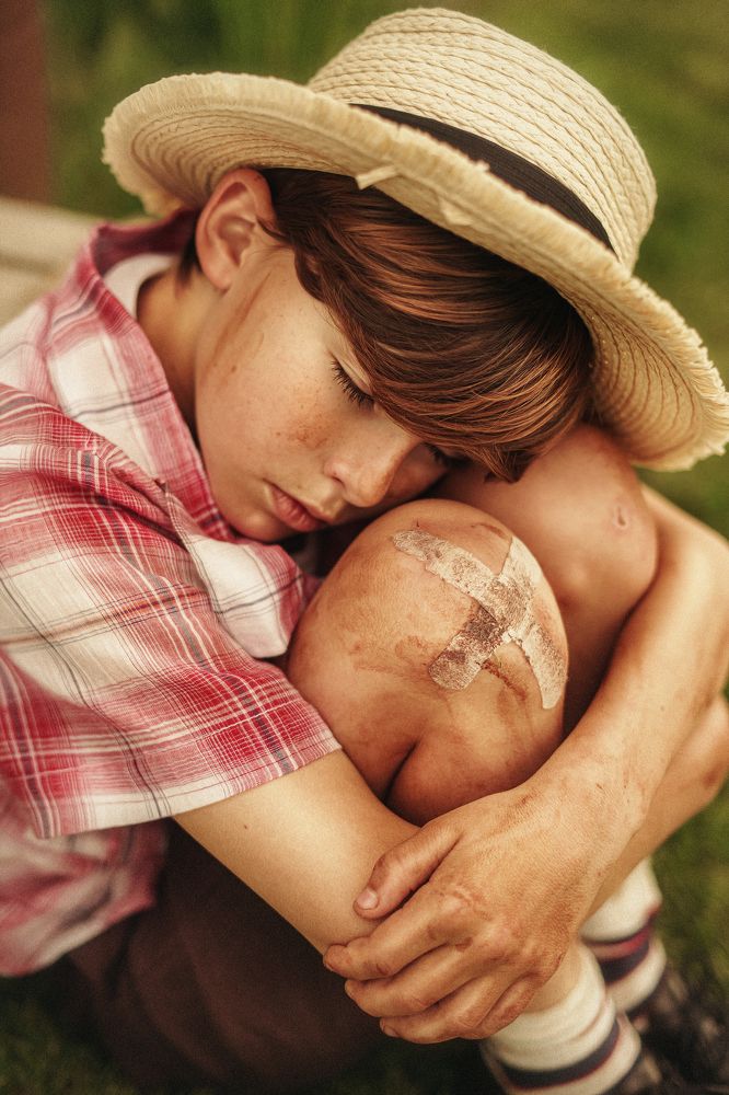 A boy and his kittens in a childhood story in the Netherlands
