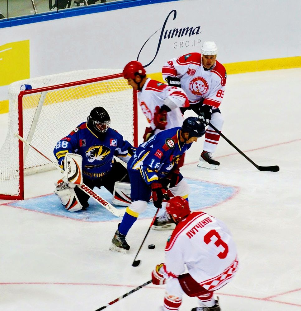 Лутченко в атаке.