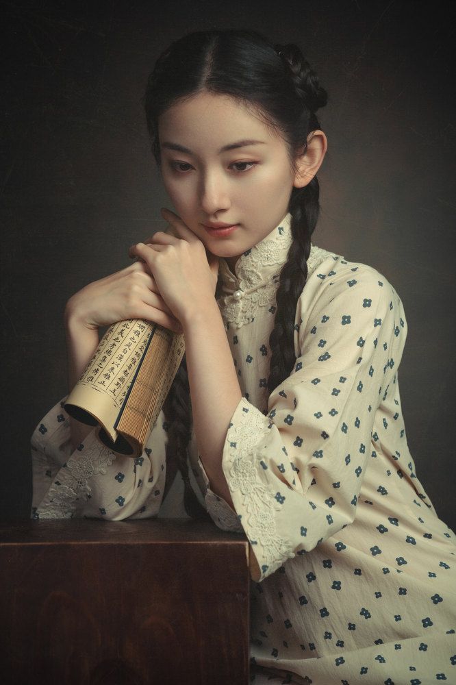 深思的民国少女