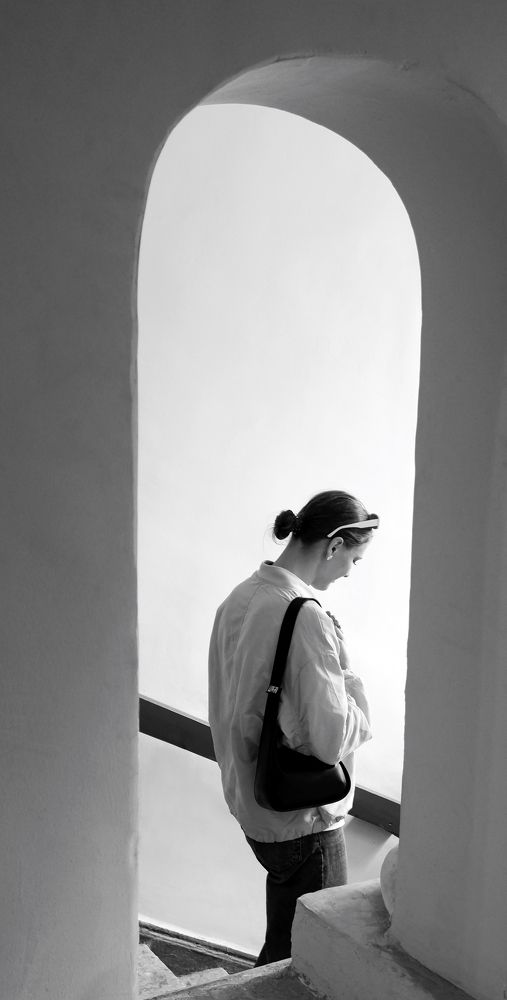 Вид из проёма арки.