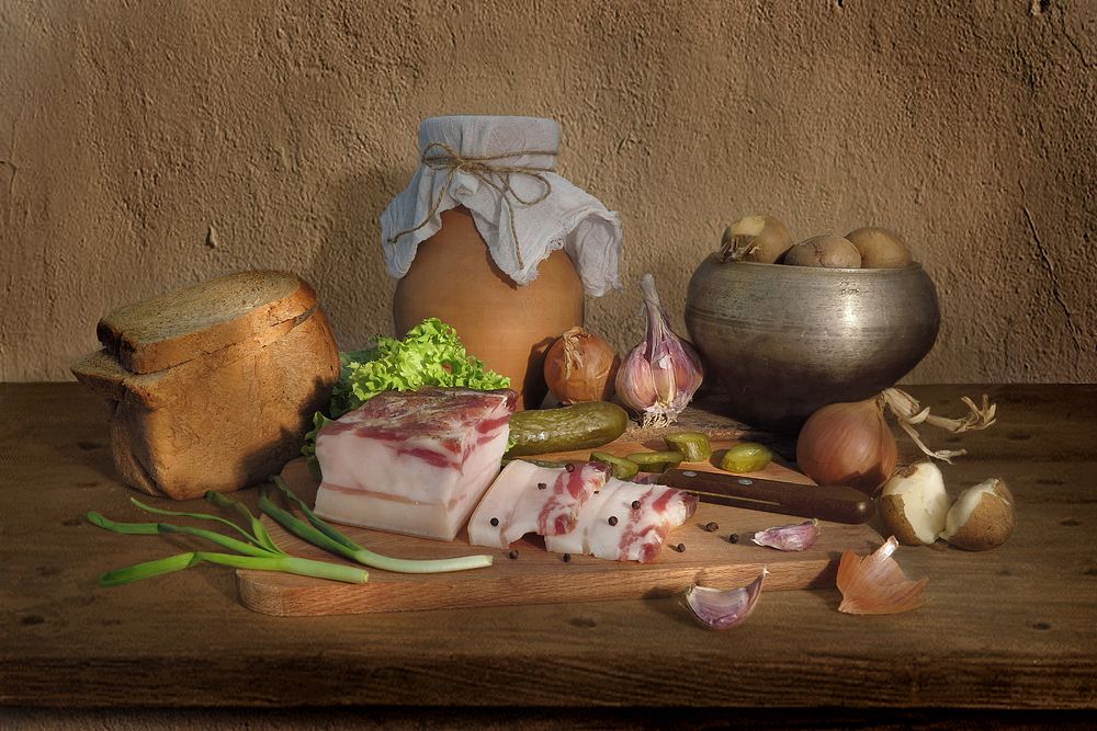 Натюрморт с салом