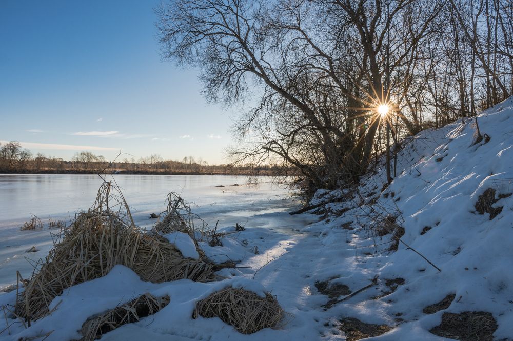 Январским,солнечным днём на реке Дубне.