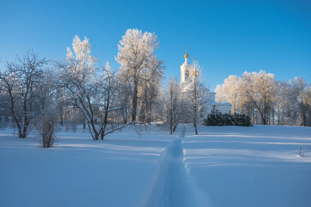 Дорожка к храму.