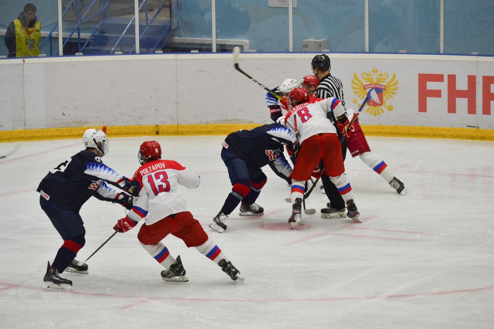 "Хоккей – спорт мужчин."