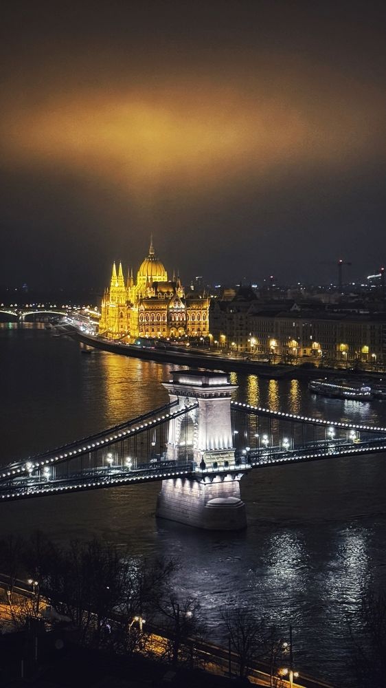 night Budapest