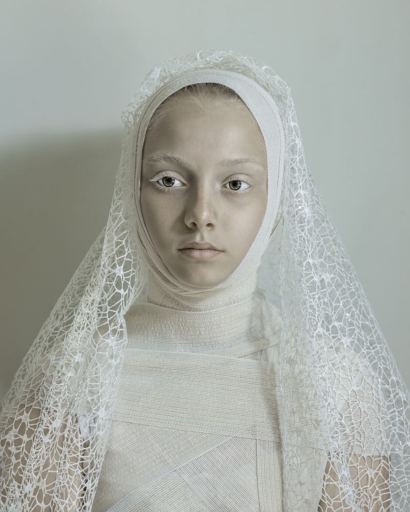 Девочка в белом