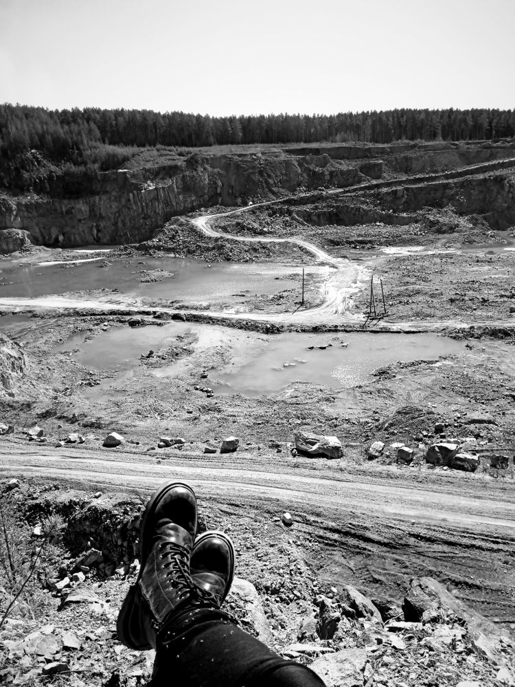 Над карьером