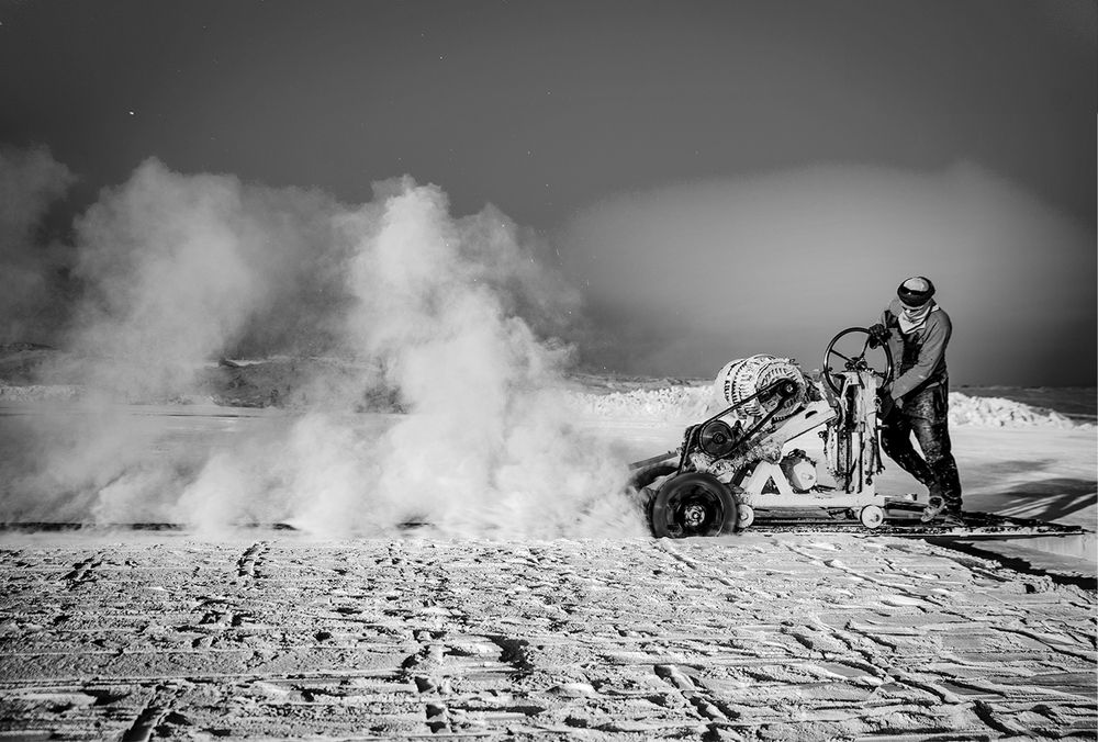 Quarry cutting worker